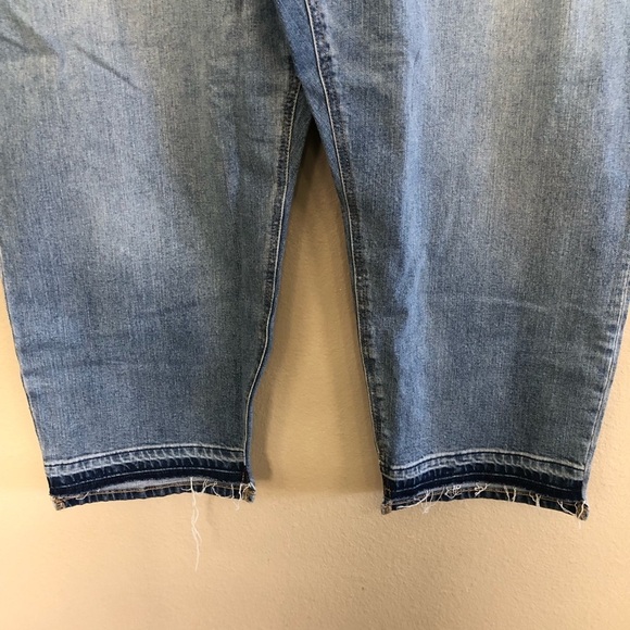 Old Navy Woman’s Mid-Rise Boyfriend Ankle Blue Denim Jeans Plus Size 26 - Picture 5 of 11